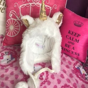 Justice Accessories - Adorable white fuzzy unicorn winter hat Justice Accessories - Adorable white fuzzy unicorn winter hat